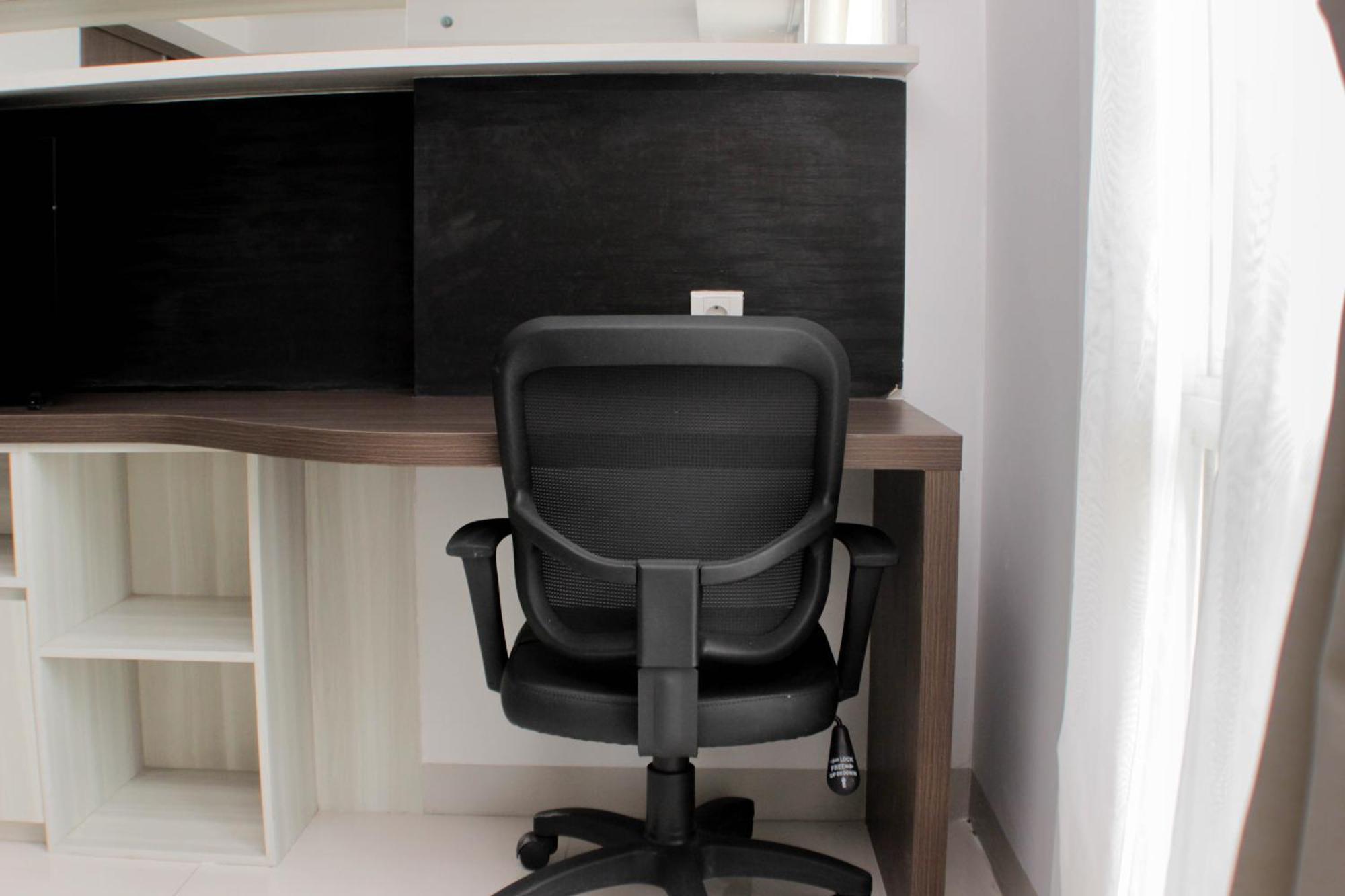 Comfortable And Spacious At Azalea By Travelio Apartemen
