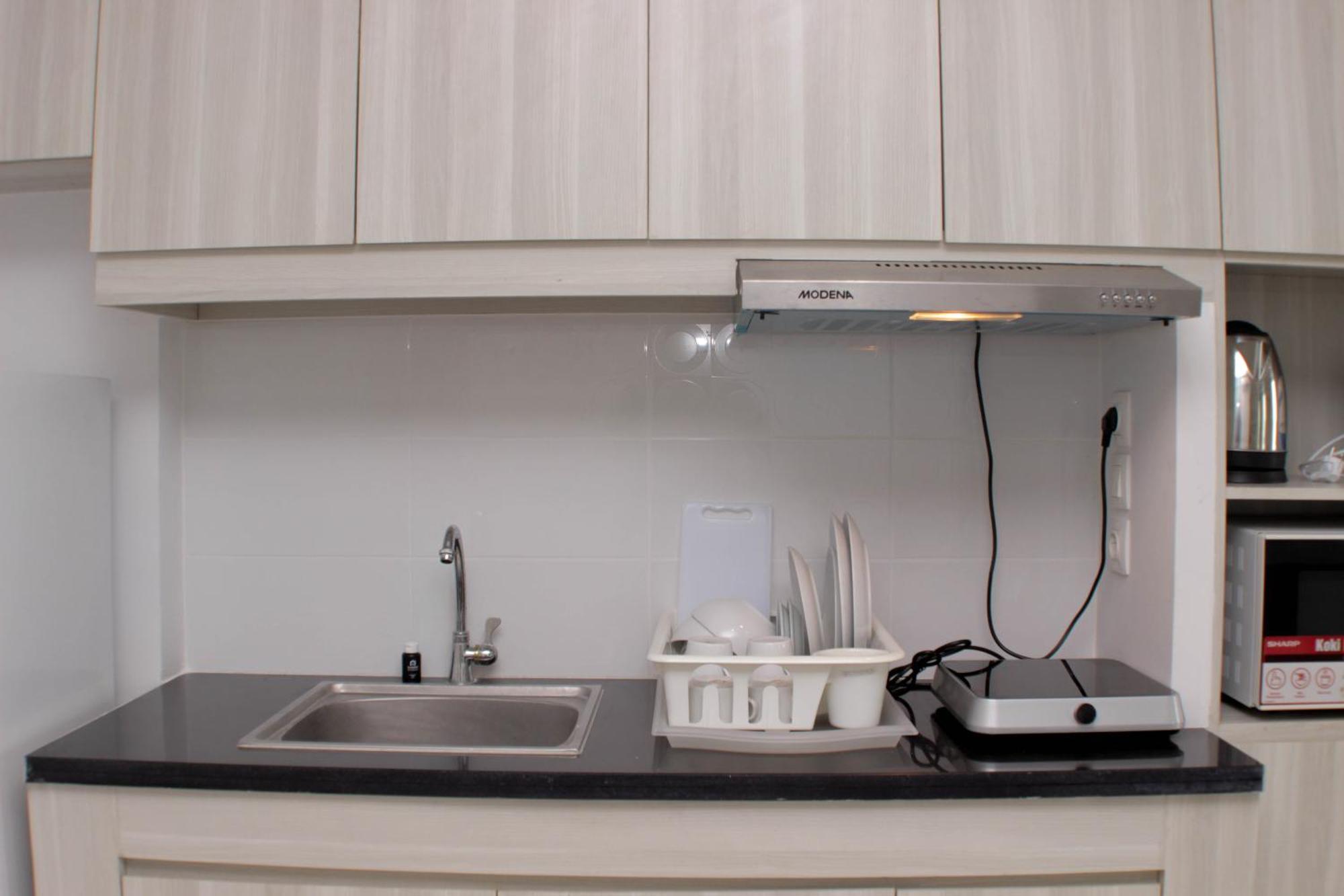 Comfortable And Spacious At Azalea By Travelio Apartemen