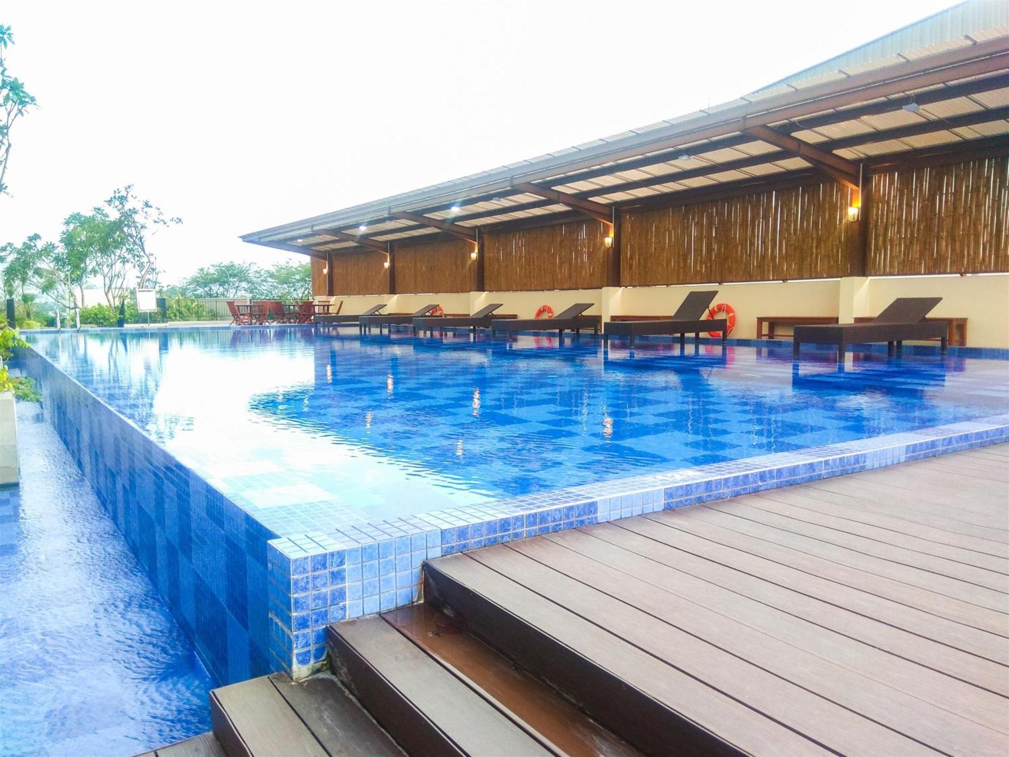Comfortable And Spacious At Azalea By Travelio